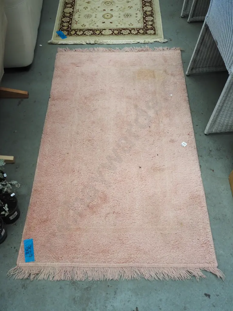 pink woollen floor mat L1440 W830 - marks Image 1++