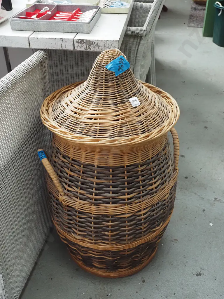 lidded cane laundry hamper H780 Image 1++
