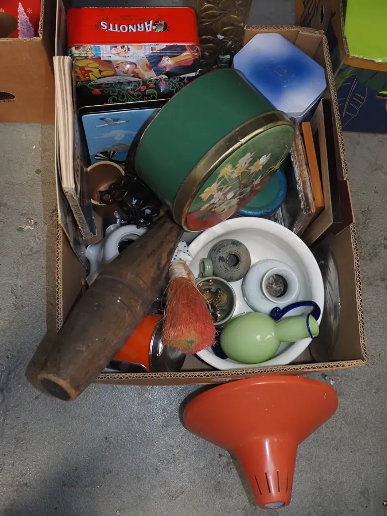 box; tins, juggling baton, guzunder etc Image 1++