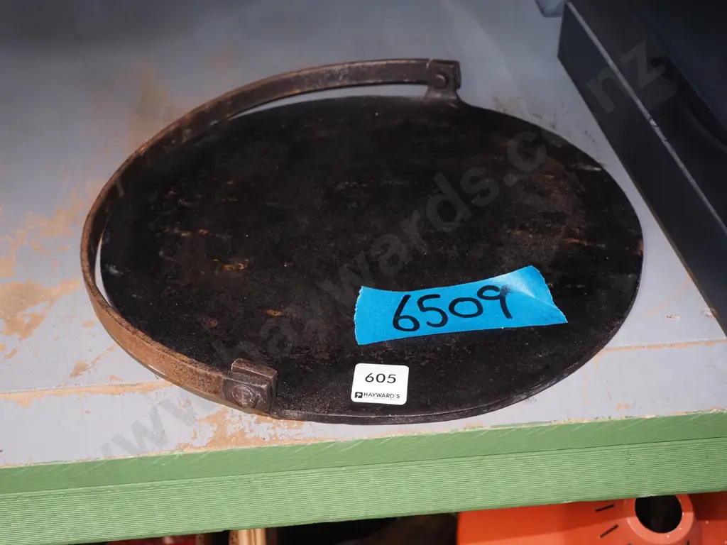 cast iron skillet Image 1++