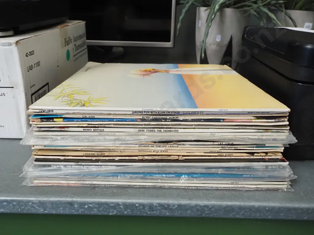 LPs; Elvis, Olivia Newton John, Commodores etc Image 1++