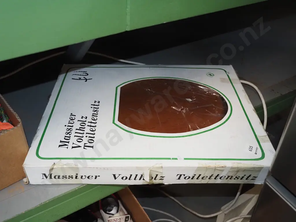 as new boxed wooden toilet seat Image 1++