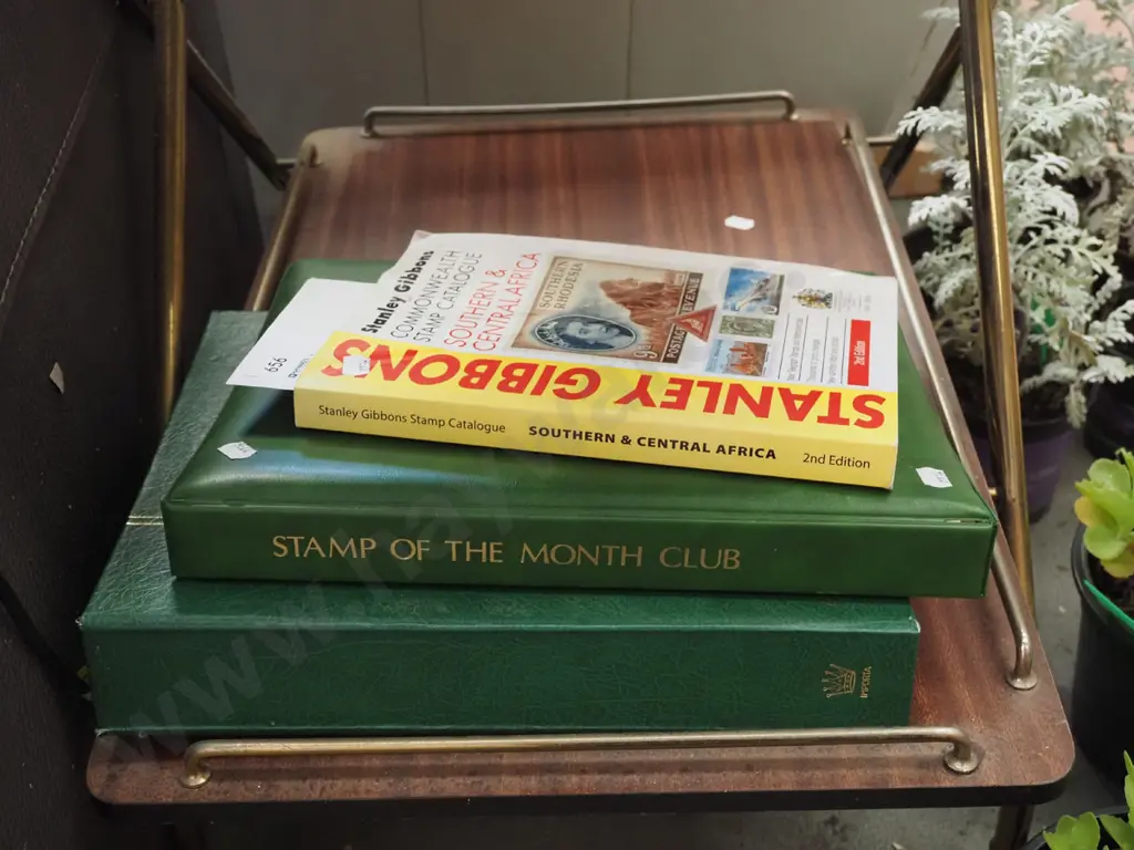 stamp catalogue, 2x stamp albums Image 1++