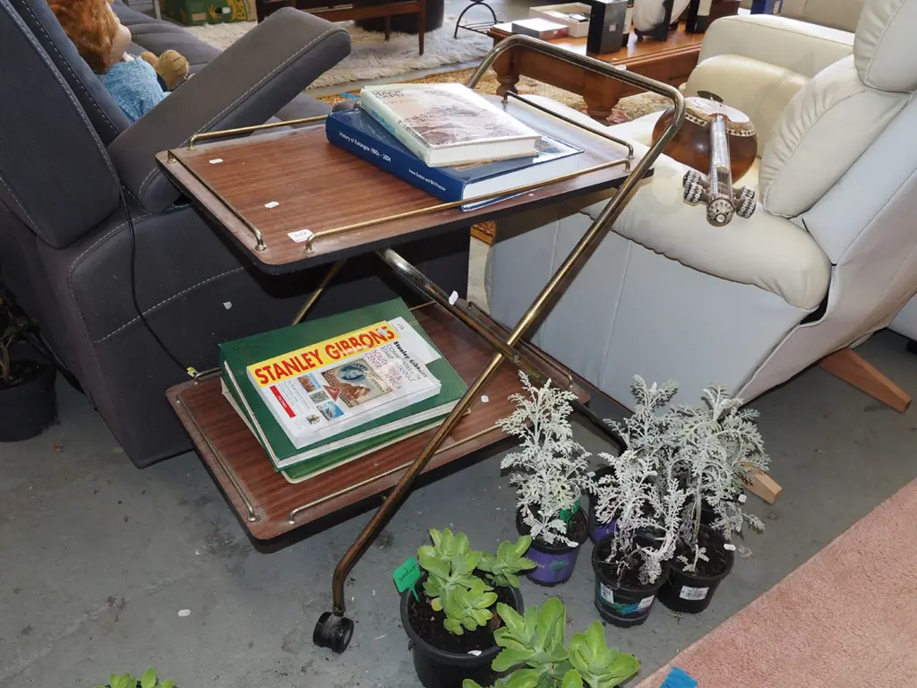 retro foldaway tea trolley Image 1++