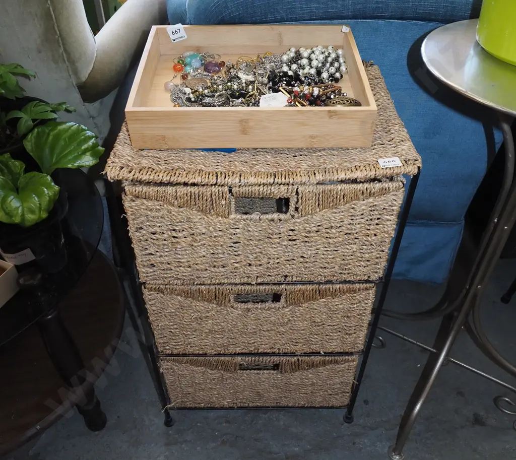 seagrass 3 drawer chest Image 1++