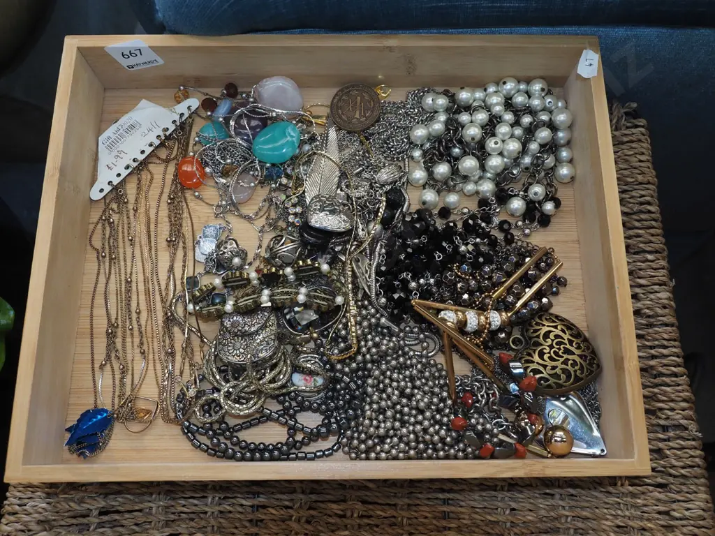 bamboo tray, costume jewellery Image 1++