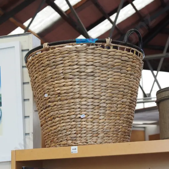 large seagrass basket H400