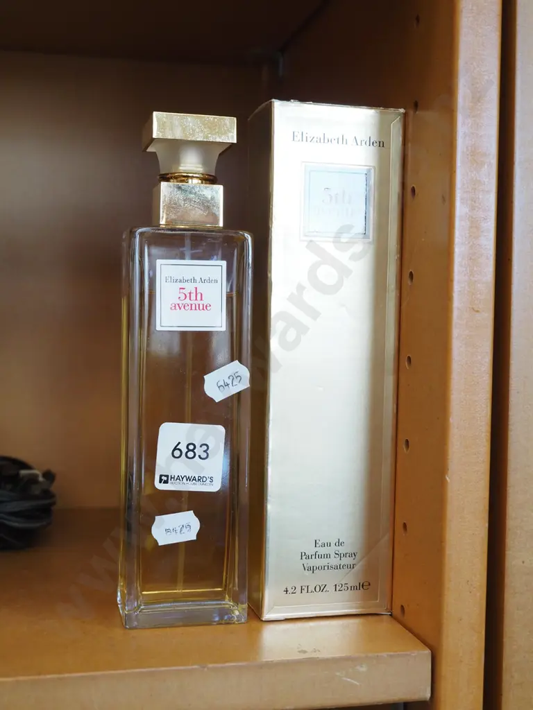 partial contents Elizabeth Arden 5th Avenue eau de parfum 125ml Image 1++