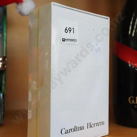 boxed as new Carolina Herrera perfume purse spray 7.5ml