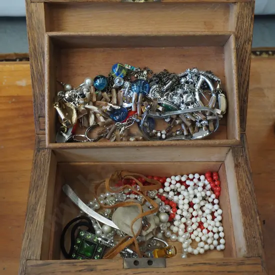 oak lockable box; costume jewellery - no key