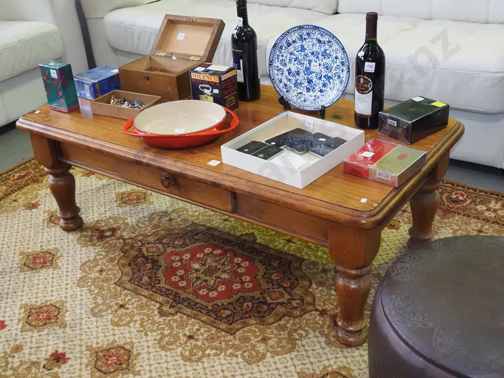 turned leg pine single drawer coffee table H415 W1200 D Image 1++