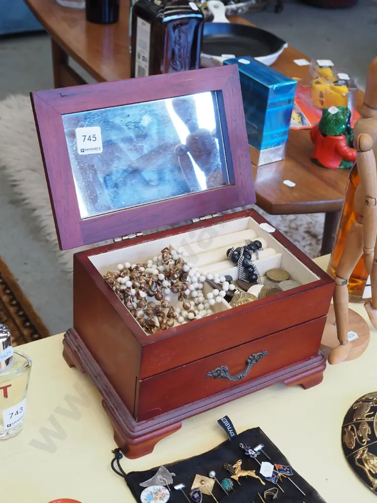 jewellery box; shell necklaces, coins etc Image 1++