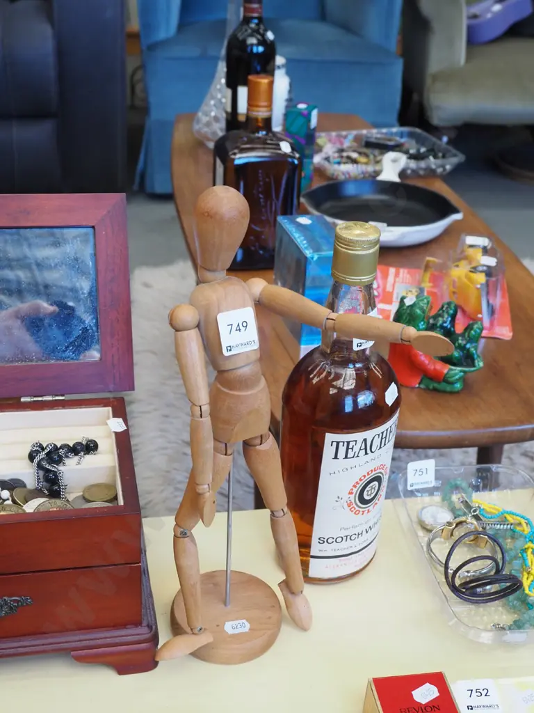 articulated artist's model Image 1++