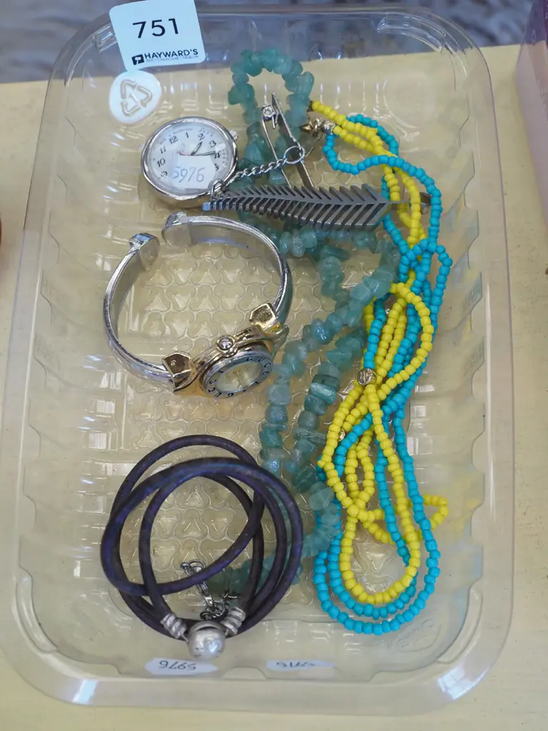 tray; costume jewellery, watches etc Image 1++