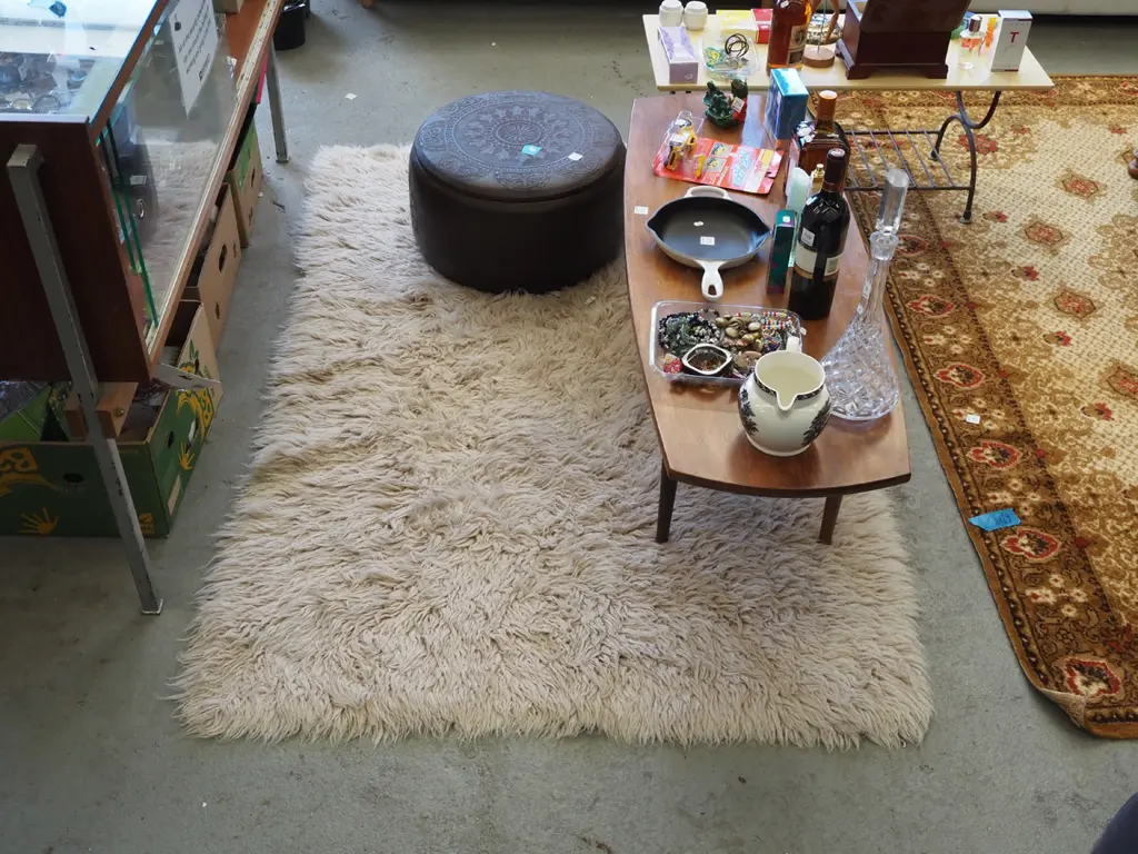 shagpile floor mat L1800 W1200 Image 1++