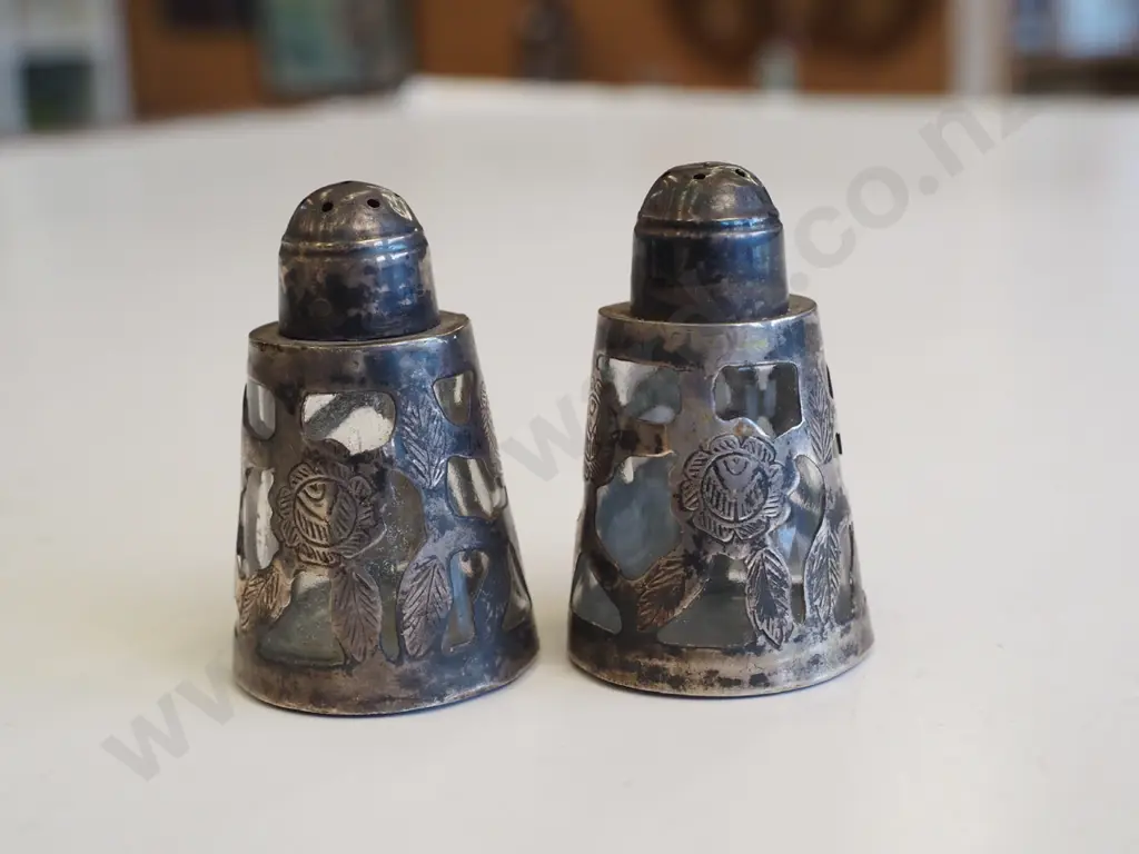 2x sterling silver and glass salt and peppers Image 1++