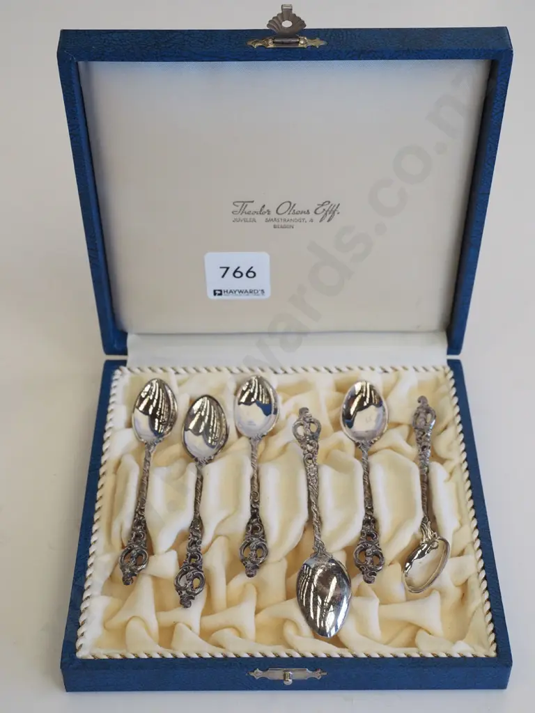 sterling silver teaspoon set - some damage to case Image 1++