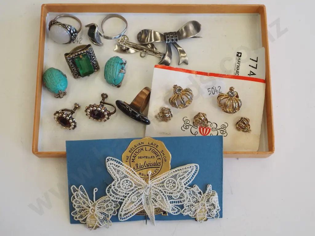 box; rings, clip on earrings, lace butterflies etc Image 1++