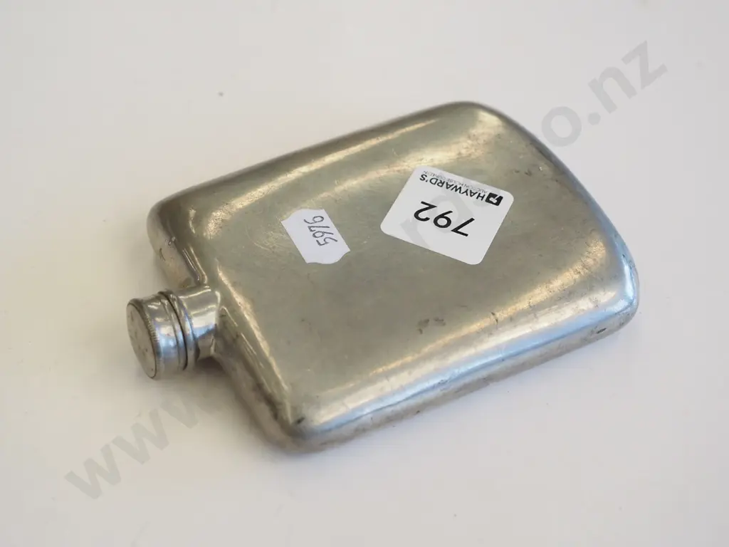 small hip flask Image 1++