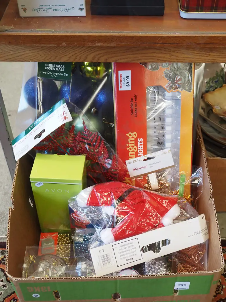 box; Xmas items Image 1++