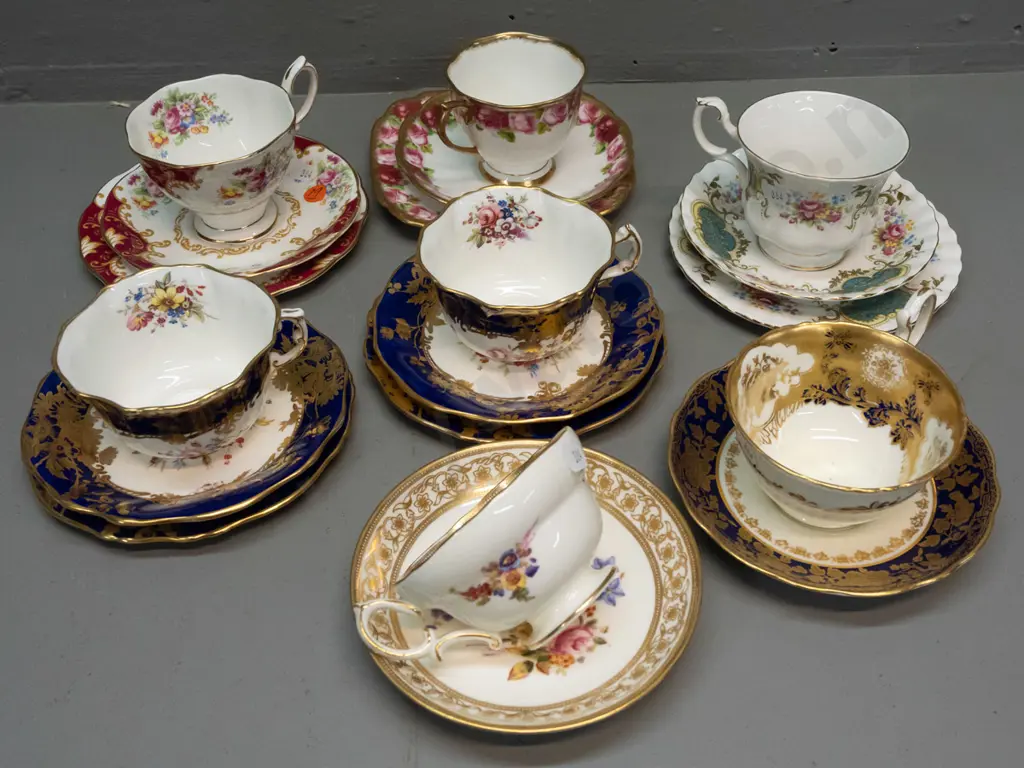 5 trios and 2 cups & saucers - Hammersley & Royal Albert Image 1++