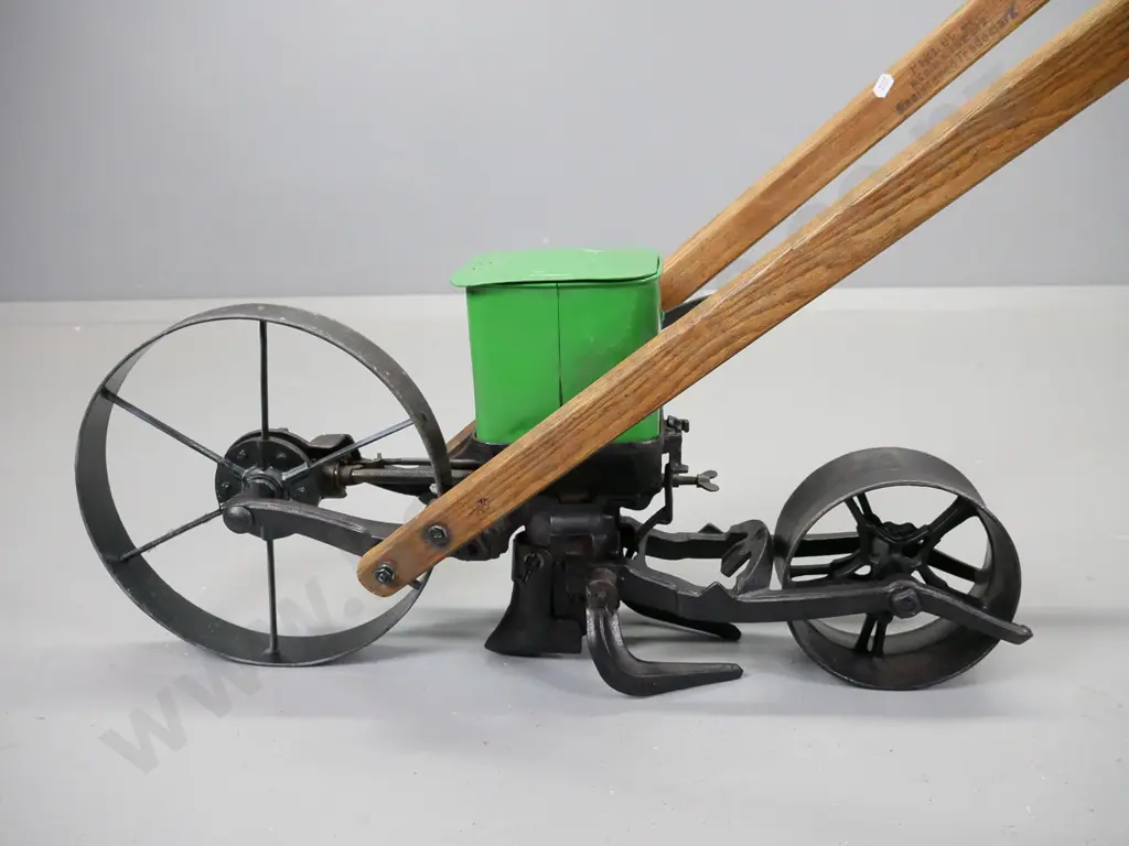 vintage american Planet Jr. No. 4 seed spreader, w/ elm wooden handles, has been restored H960 L1300 Image 1++