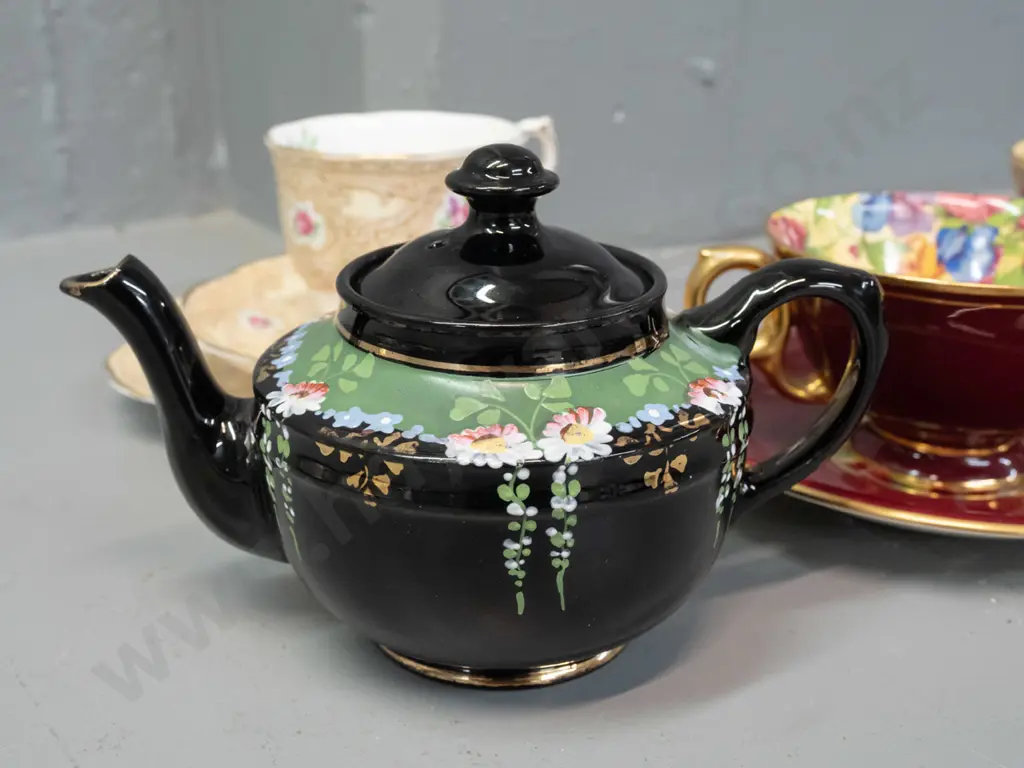 Royal Albert Devonshire Lace trio, 2 cups & saucers - Royal Winton and Aynsley - and a small hand-decorated teapot, no Image 1++