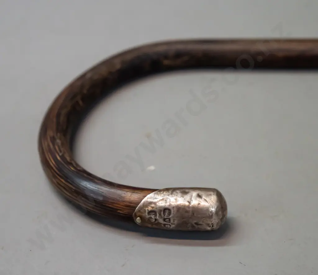 vintage cane with hallmarked sterling silver cap and brass ferrule - dents and split to silver cap L-920 Image 1++