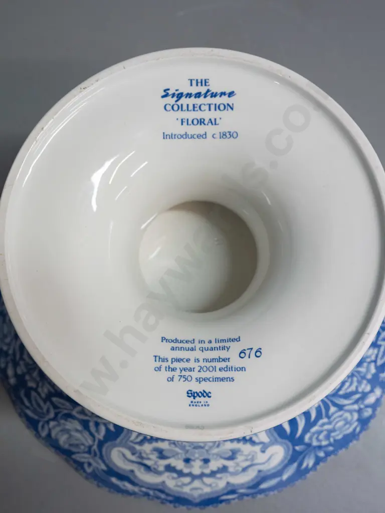 Spode Signature Collection Floral comport  - limited 2001 edition #676 of 750. H-140 Diameter 260 Image 1++