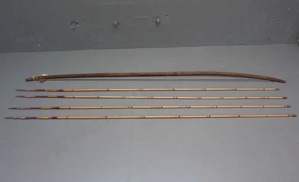 bow and 4 arrows with barbed cane-bound heads - Papua New Guinea - longest arrow L-1440 Image 1++