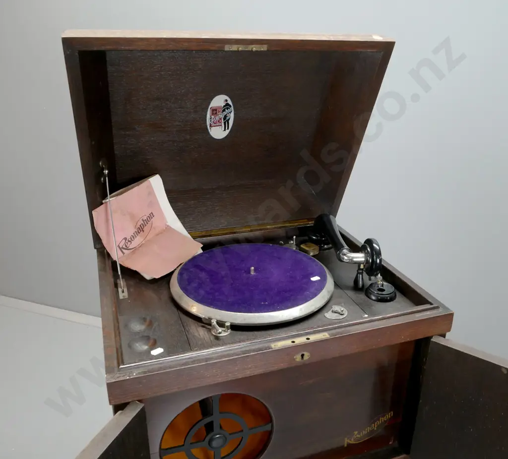vintage Resonaphon wind up gramophone in oak cabinet - mechanism going but roughly, missing brake linkage, Image 1++