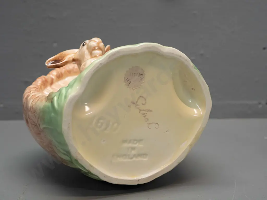 Sylvac bunny & sunflower vase No. 1510 - H145 W140 Image 1++