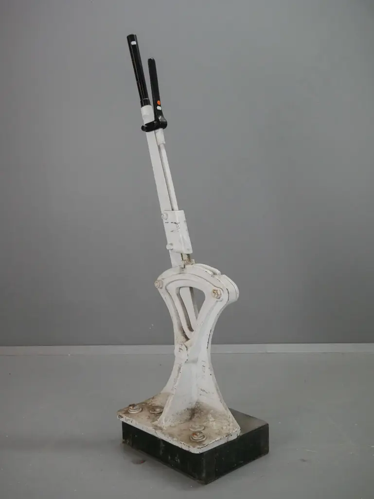 vintage cast iron railway points manual switch with markings "NZR HW" and "R.B. Plate" - repainted, some corrosion and Image 1++