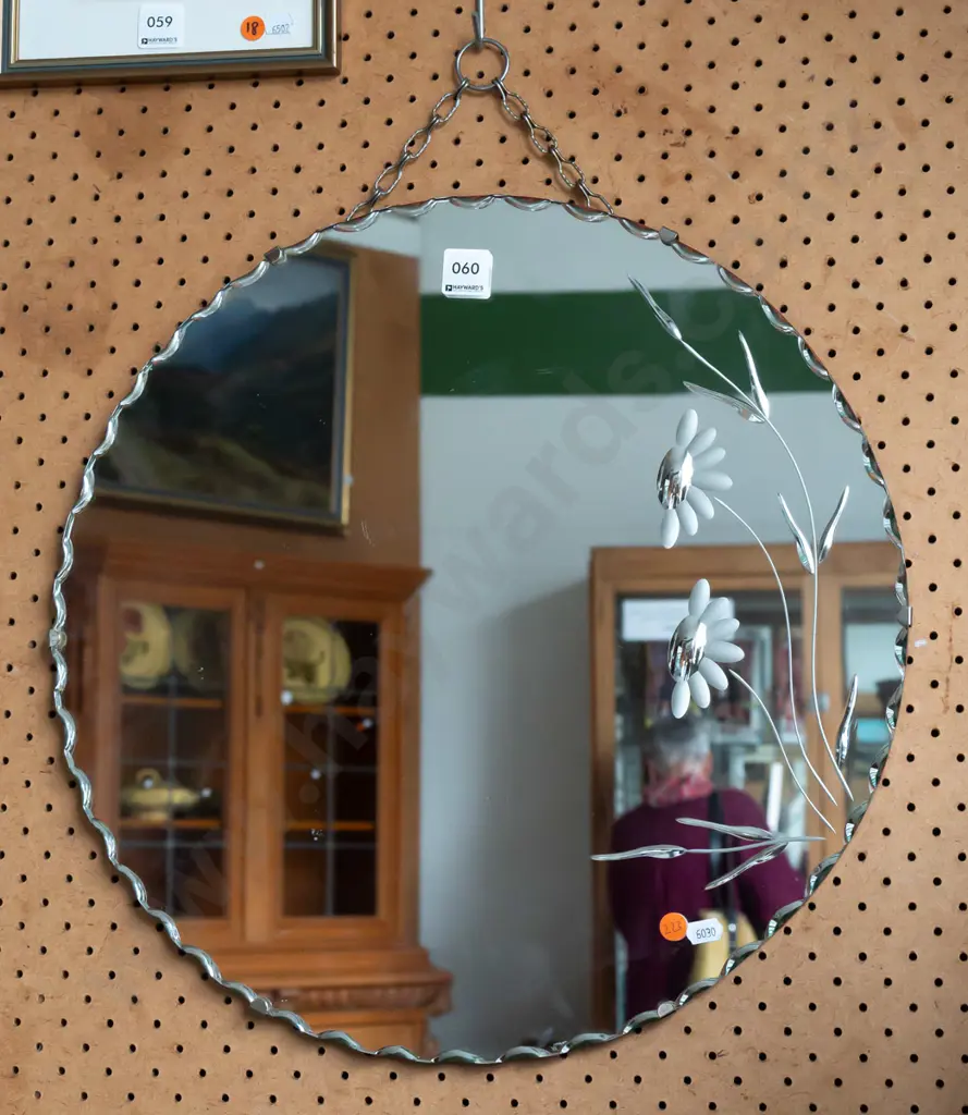 retro scalloped edge circular wall mirror Diam460 Image 1++