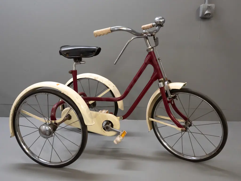 vintage tricycle with rear-wheel chain-drive and front caliper brake - no maker's marks, vinyl seat with "Deluxe Sport" Image 1++