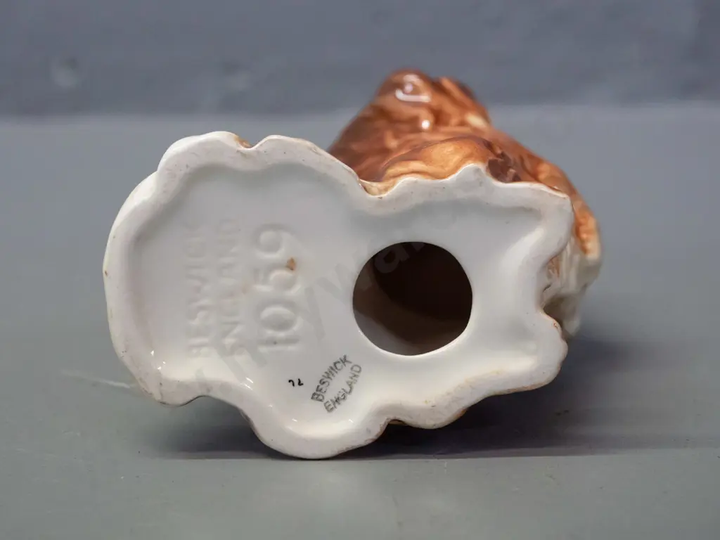 vintage small Beswick begging Pekinese dog H-120 Image 1++