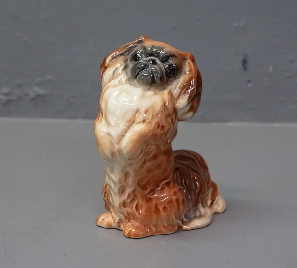 vintage small Beswick begging Pekinese dog H-120 Image 1++