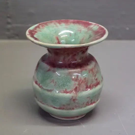 Crown Lynn rhubarb glaze small vase with flared rim, fraction mark on base H-90 D-80 at top