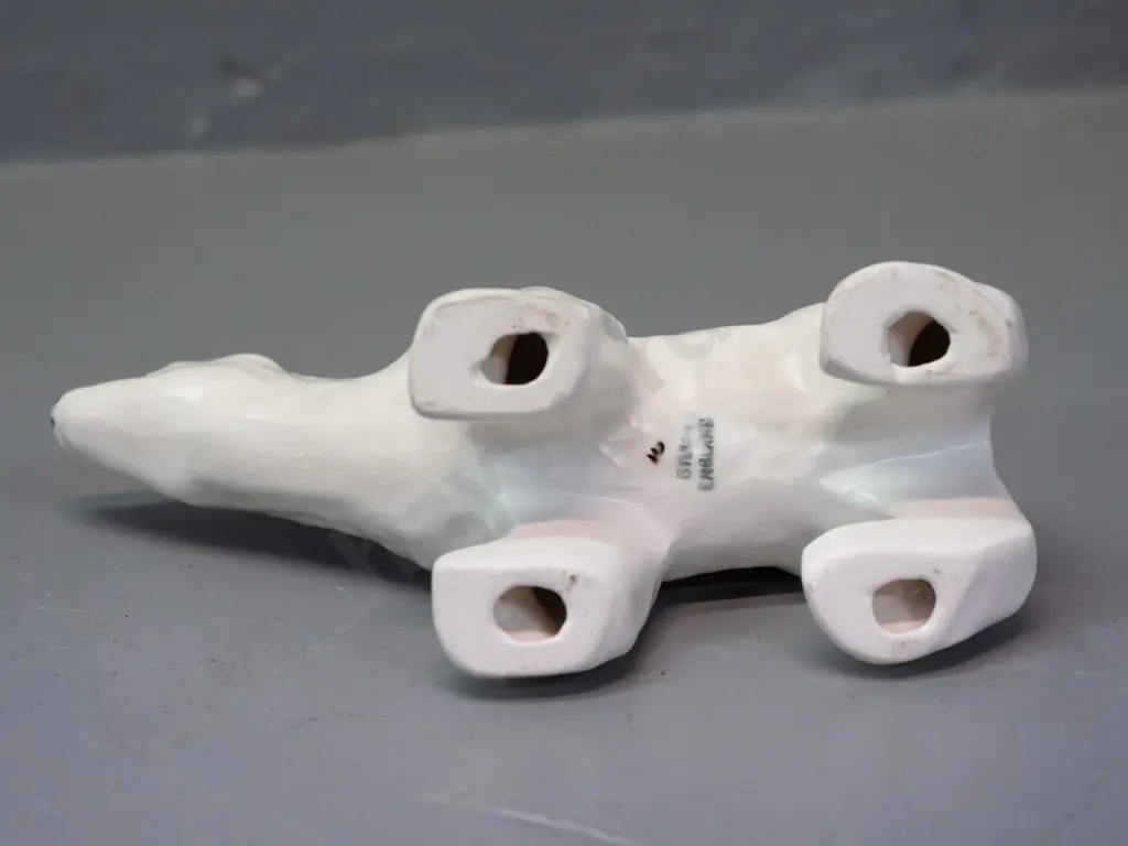 vintage small Sylvac polar bear figure H-75 L-140 Image 1++