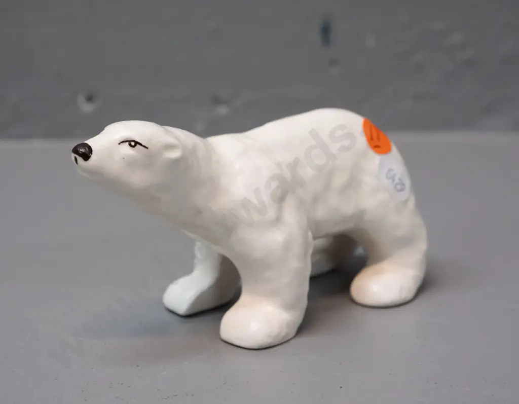 vintage small Sylvac polar bear figure H-75 L-140 Image 1++