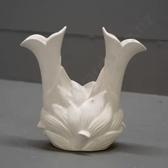 Crown Lynn double opening lily vase - no. 653 - very good condition H-160 W-120