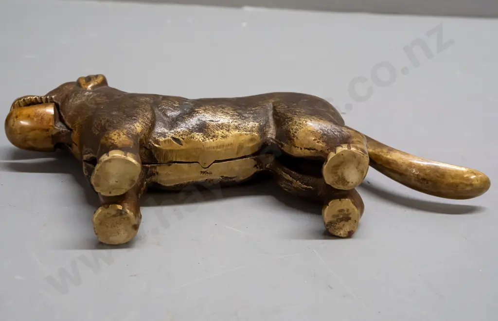 vintage heavy solid brass dog-shaped nutcracker. H-125 L-260 Image 1++