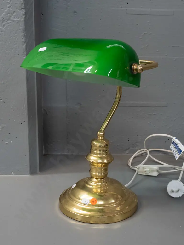 brass banker's lamp with green glass shade - some pitting & corrosion H-350 Shade W-250 Image 1++