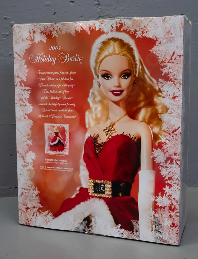 2007 Holiday Barbie in original packaging Image 1++