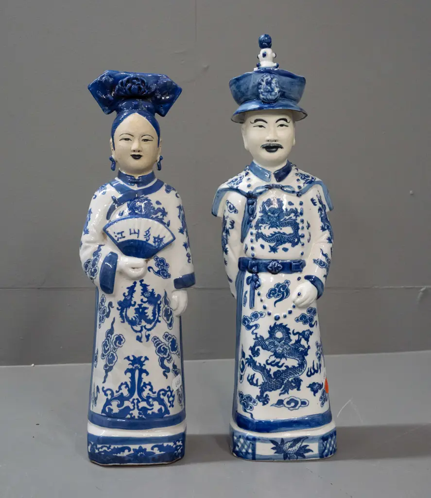 pair of Chinese blue and white figures - male and female - taller is H-380 Image 1++