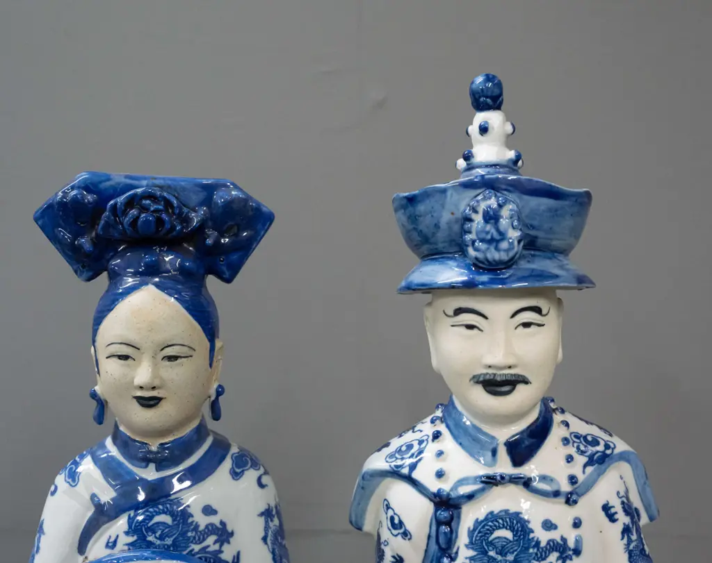 pair of Chinese blue and white figures - male and female - taller is H-380 Image 1++