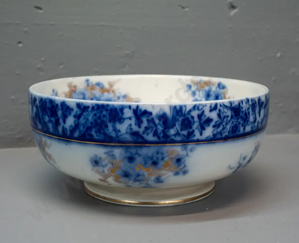 vintage Flow Blue serving or fruit bowl with gilt decoration. Base marked '1911'. H-100 D-235 Image 1++