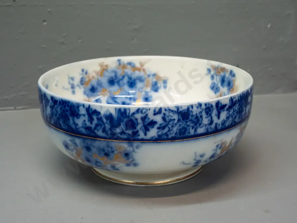 vintage Flow Blue serving or fruit bowl with gilt decoration. Base marked '1911'. H-100 D-235 Image 1++