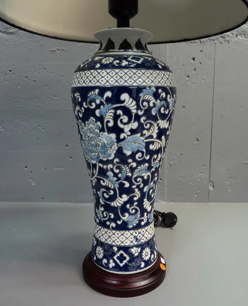 Chinese blue and white table lamp with wooden base with a black fabric shade H-740 D-410 Image 1++