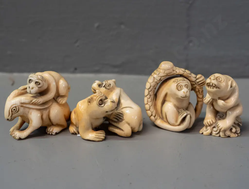 4 faux ivory or bone figures and/or netsuke - animals and mythical beasts Image 1++
